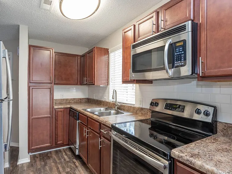 Lexington Farms Apartments — Photo 14