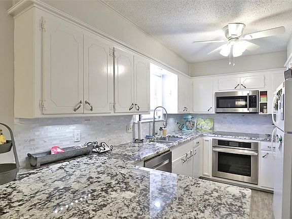 4th image of 1726 Westwood Dr