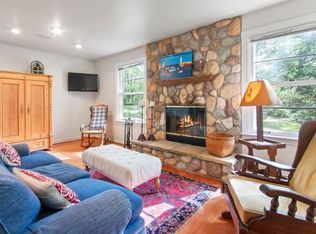 1430 Del Oaks Ln, Delavan, WI 53115