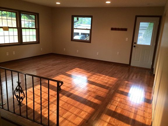 Living Room/Door to Deck