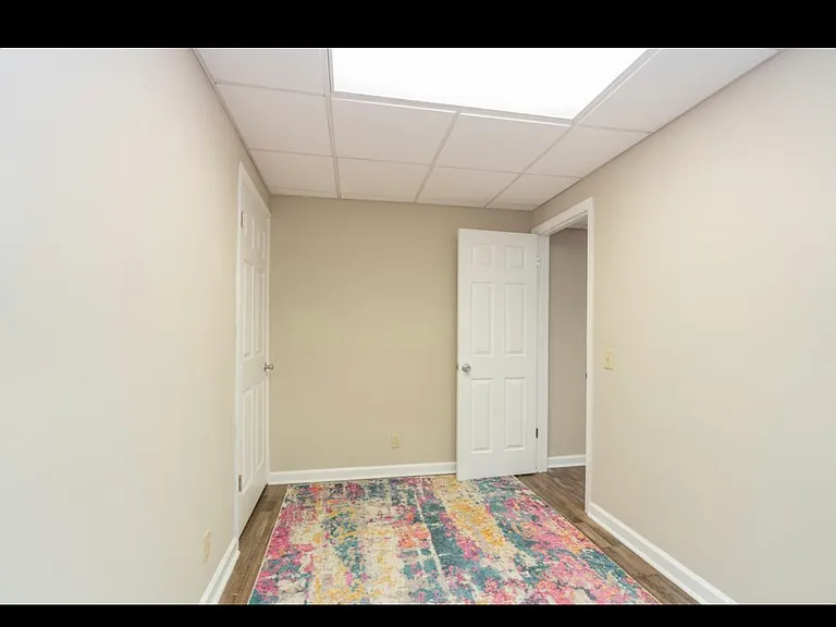 911 Crest Dr — Photo 32