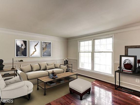 Living Room (1 of 3)