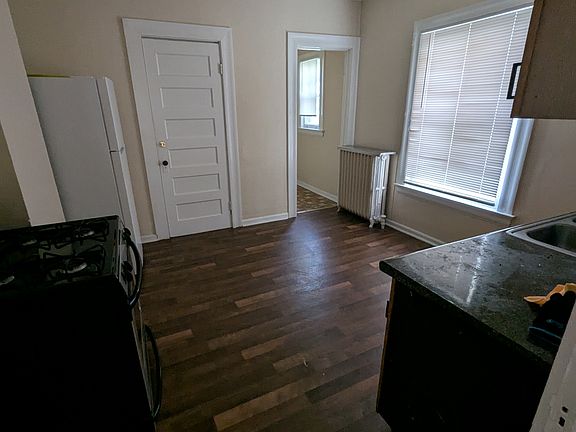 2nd image of 619-621 Jay St #2