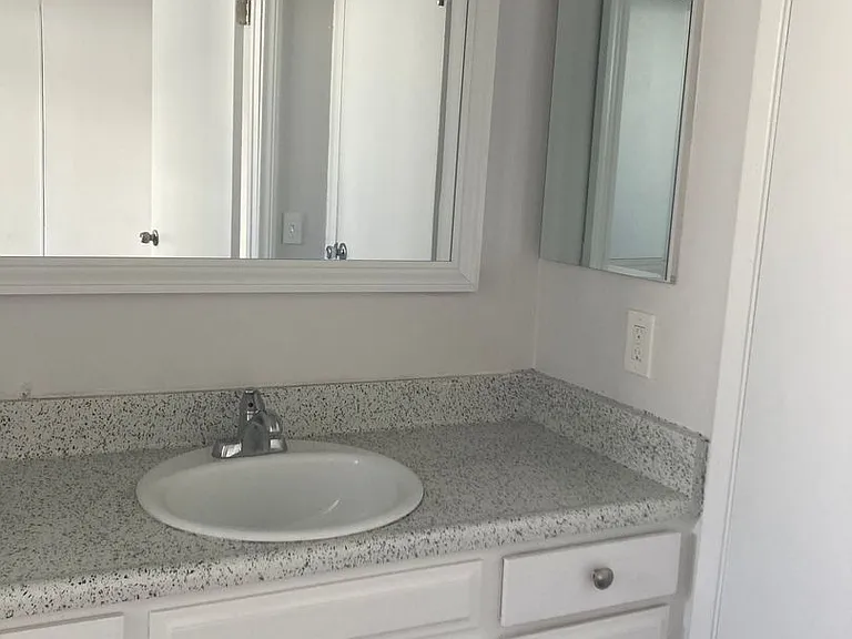 15537 Nordhoff St — Photo 7