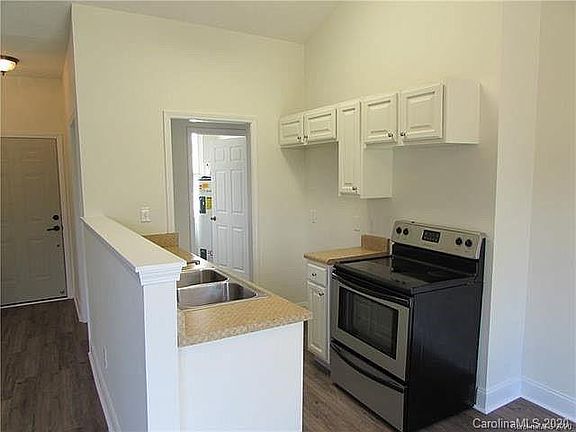 5th image of 2026 Arlington Ave