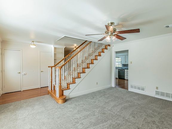 4th image of 309 Willow Creek Ln