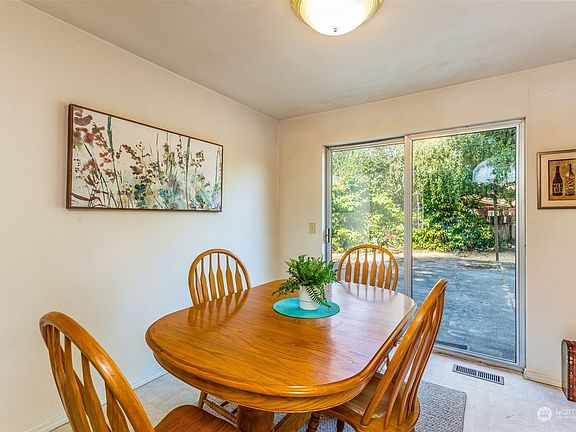 3rd image of 3607 Pike St SE