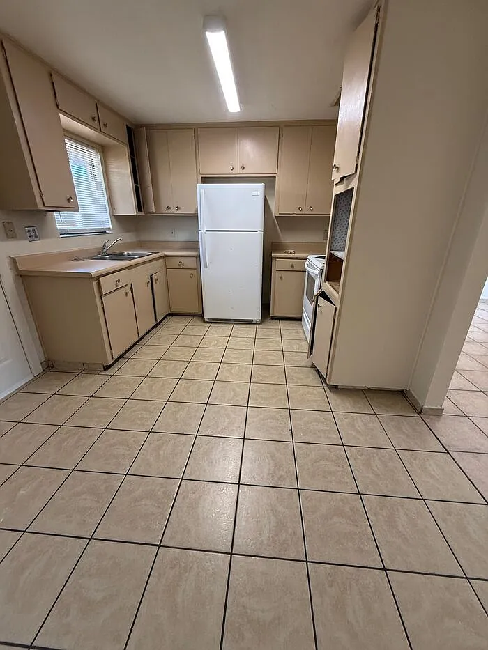 2 bed, 1.0 bath, 800 sqft, $950 — Photo 3