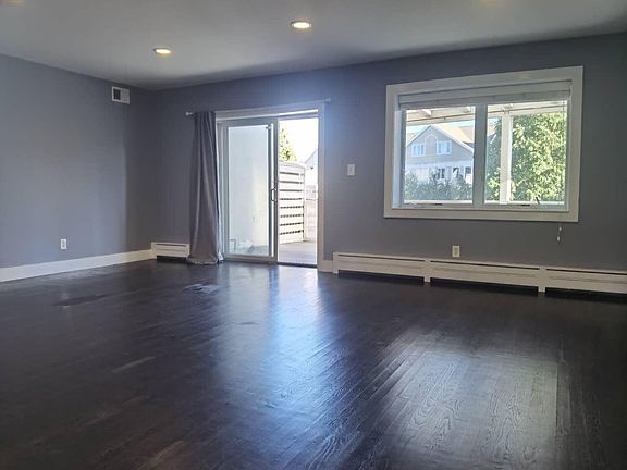 4th image of 100 Outlook Ave