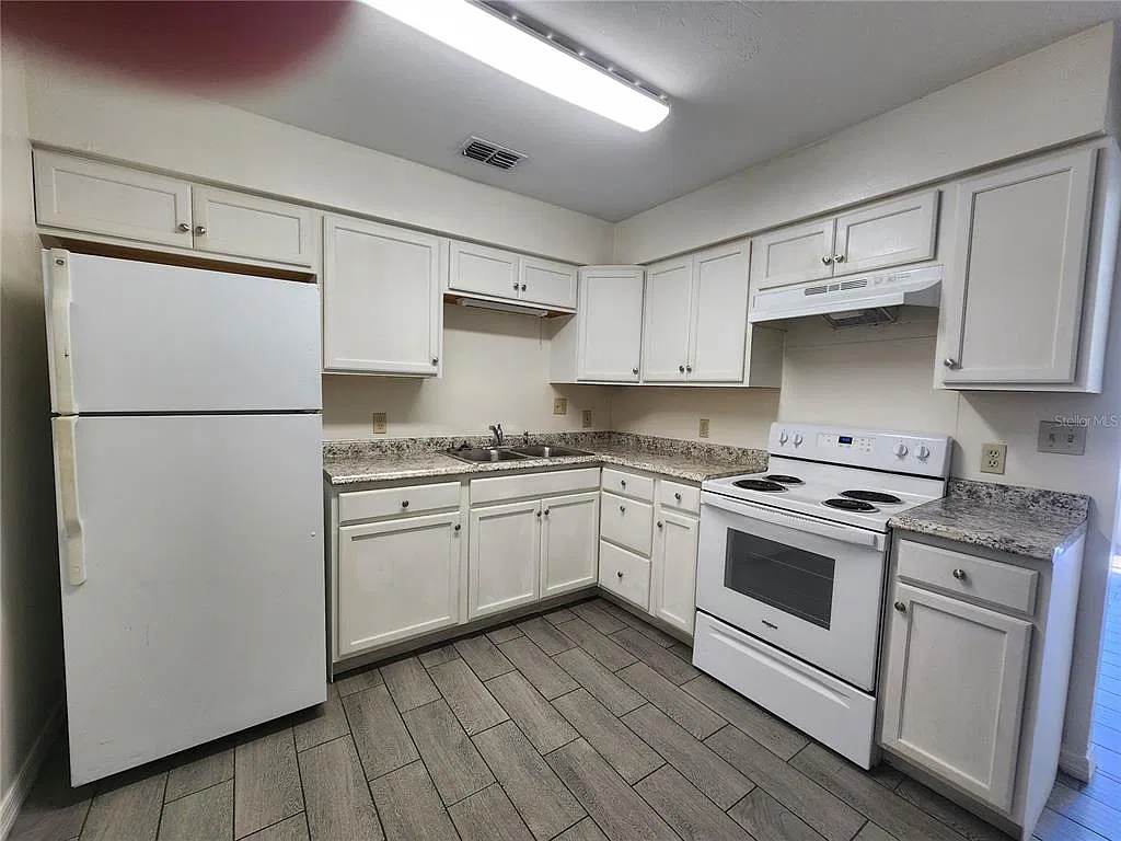 2 bed, 1.0 bath, 755 sqft, $925 — Photo 2
