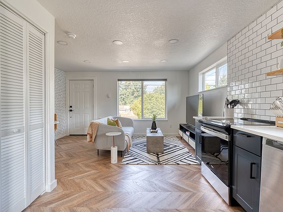 5th image of 5222 SE Holgate Blvd #3