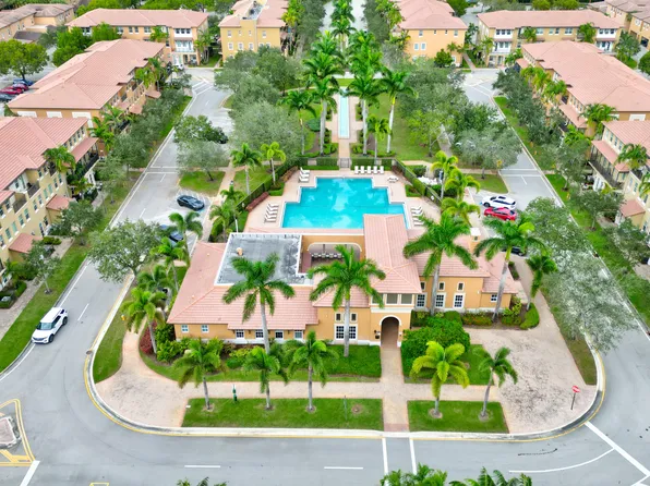 915 SW 147th Avenue #2004, Pembroke Pines, FL 33027