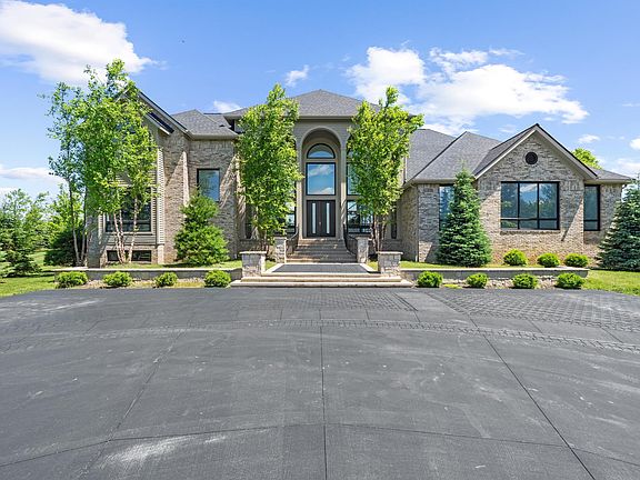2nd image of 5636 Meadow Ln