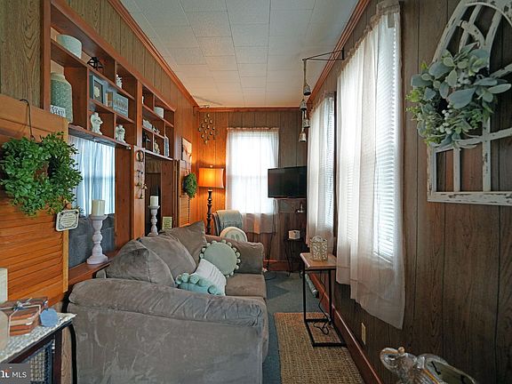 4th image of 406 Burton Ave