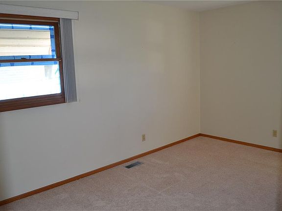 5th image of 308 E Green St