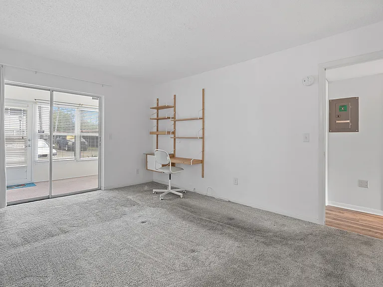 209 NE Lincoln Cir N #109 — Photo 11