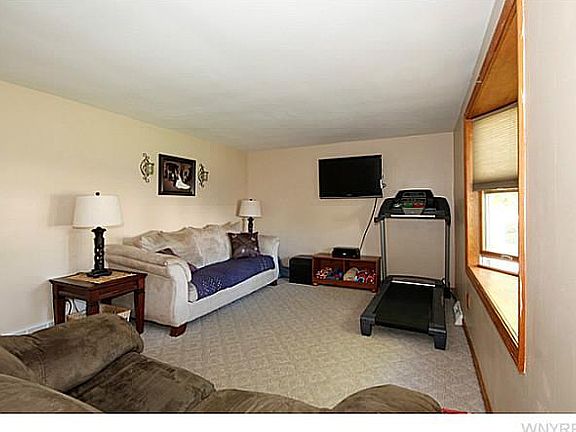 4th image of 399 Niagara Falls Blvd