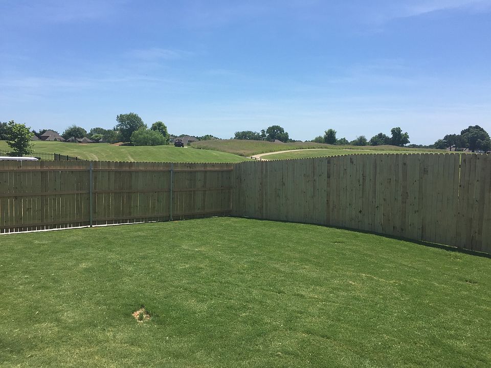 2nd image of 1101 Park Dr
