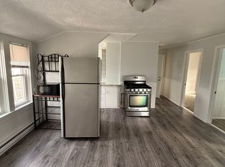 3 bed, 1.0 bath, 950 sqft, $1,895, Woonsocket, RI 02895