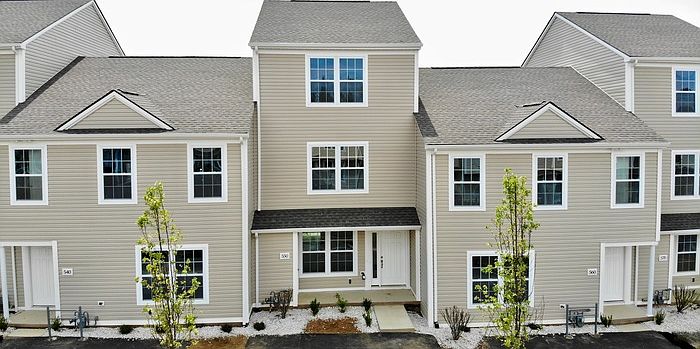 1st image of 550 Pin Oak Dr