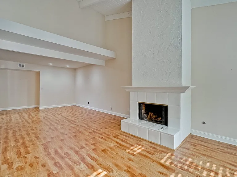 4271 Ponce Dr — Photo 7