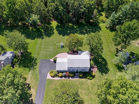 4th image of 258 Dutch Farm Rd
