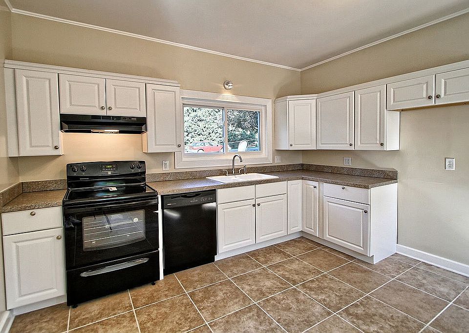 1st image of 127 E Lisburn Rd