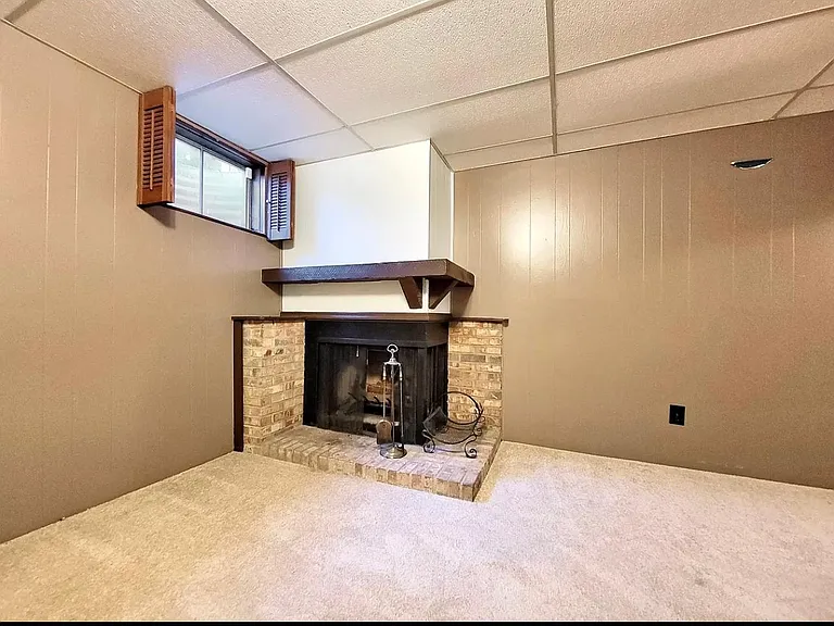 7519 Blackstone Ct — Photo 26