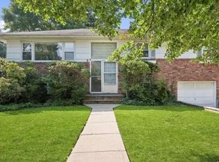 46 Meldon Ave, Albertson, NY 11507