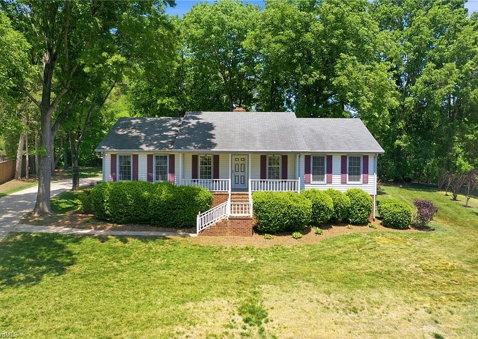 1st image of 423 Wildwood Ln