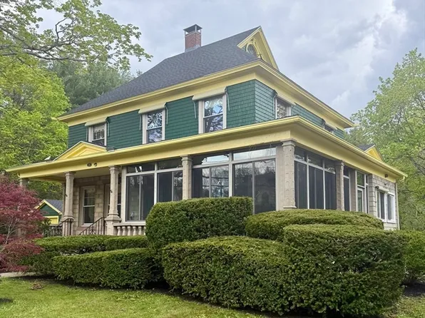 35 Dyer St, Gardner, MA 01440