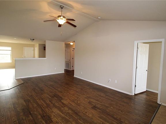 4th image of 204 E Laurel Ave
