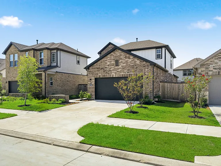 21106 Armstrong County Dr — Photo 2