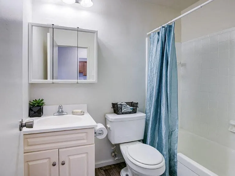 Lexington House Apartment Homes — Photo 9