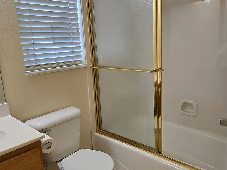 689 N 340 W — Photo 3