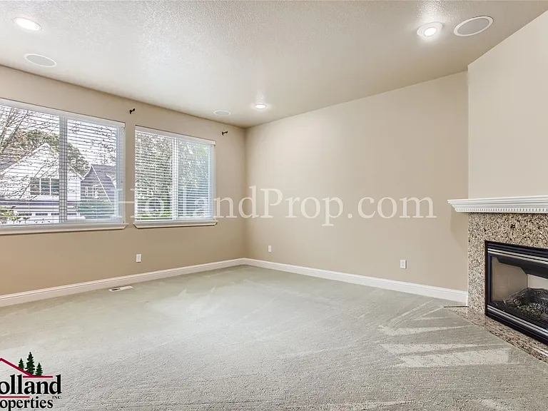 342 NW Malia Ln — Photo 7