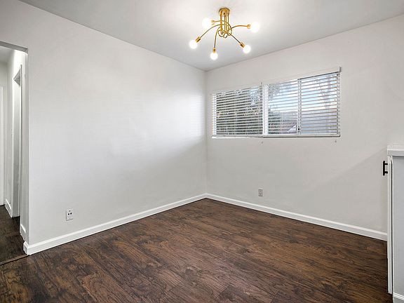 3rd image of 240 S Doheny Dr APT 105