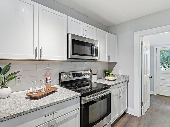 5th image of 2916 Lexington Ave