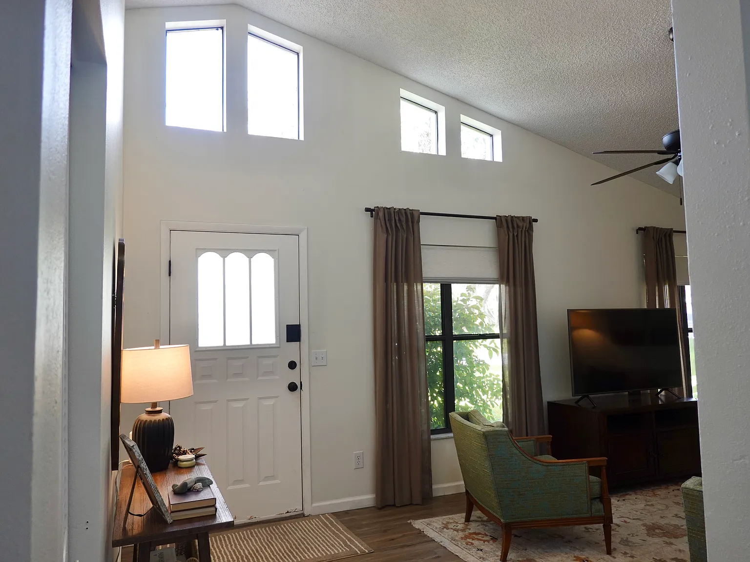 3 bed, 1558 sqft, $2,400 — Photo 4