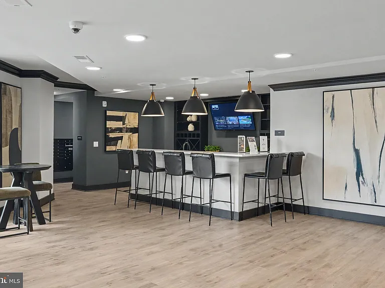 701 N Henry St #206 — Photo 14
