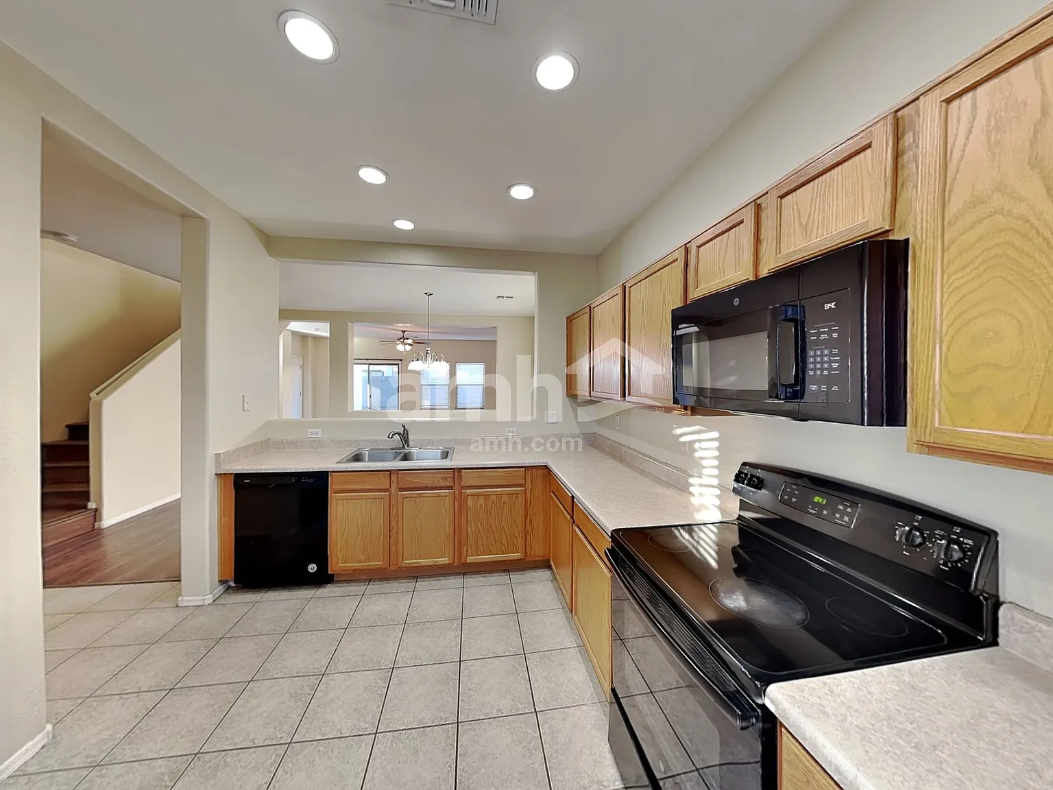 4 bed, 2.5 bath, 1898 sqft, $2,085 — Photo 3