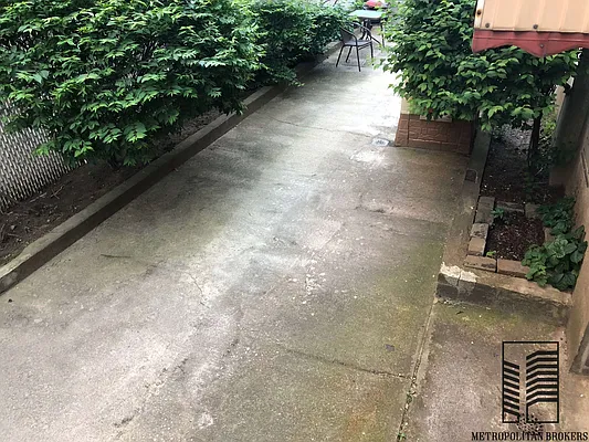 Rented by Metropolitan Brokers Inc. | media 4