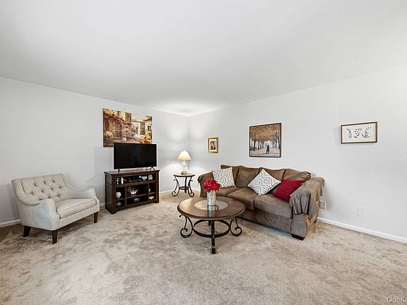 4th image of 172 Edmunton #D 8