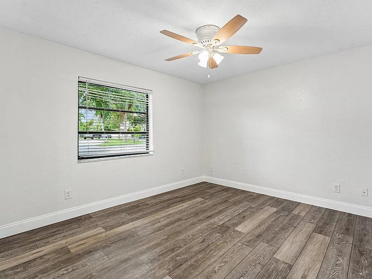 2103 N Palm Cir — Photo 14