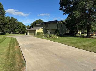 7624 SW Robinhood Ct, Topeka, KS 66614