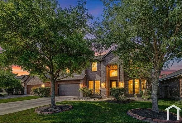 6 bed, 4200 sqft, $4,600 — Photo 4