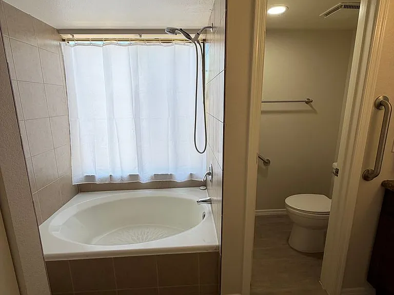 1716 E Redfield Rd — Photo 11