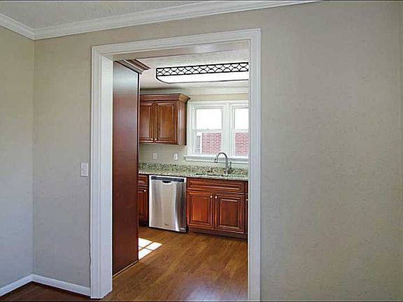 4th image of 614 72nd St