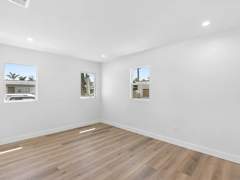 291 Ebony Ave — Photo 20