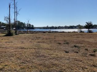 221 Charles Creek Rd, Sneads Ferry, NC 28460
